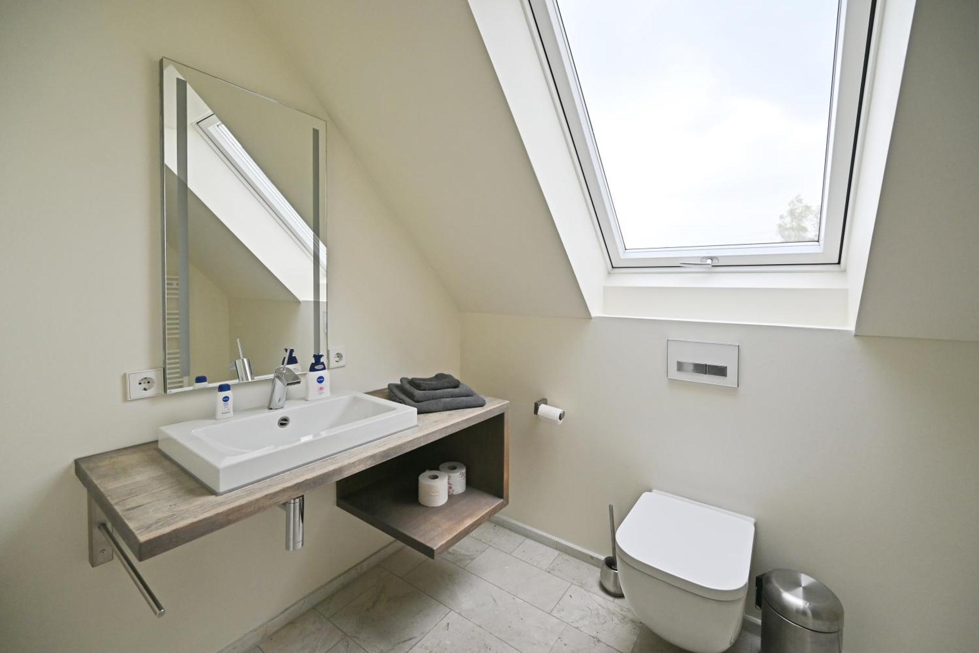 Modernes & Gepflegtes Hotelzimmer Mit Kueche! Bernstadt  Extérieur photo