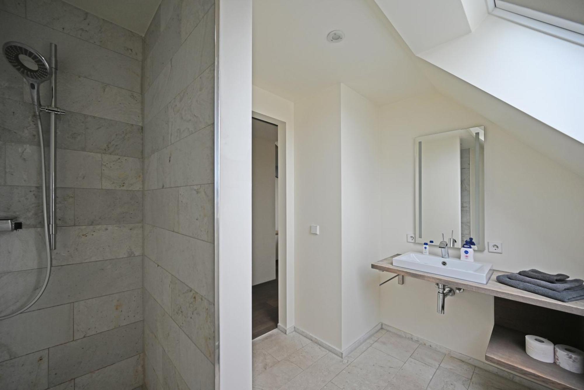 Modernes & Gepflegtes Hotelzimmer Mit Kueche! Bernstadt  Extérieur photo