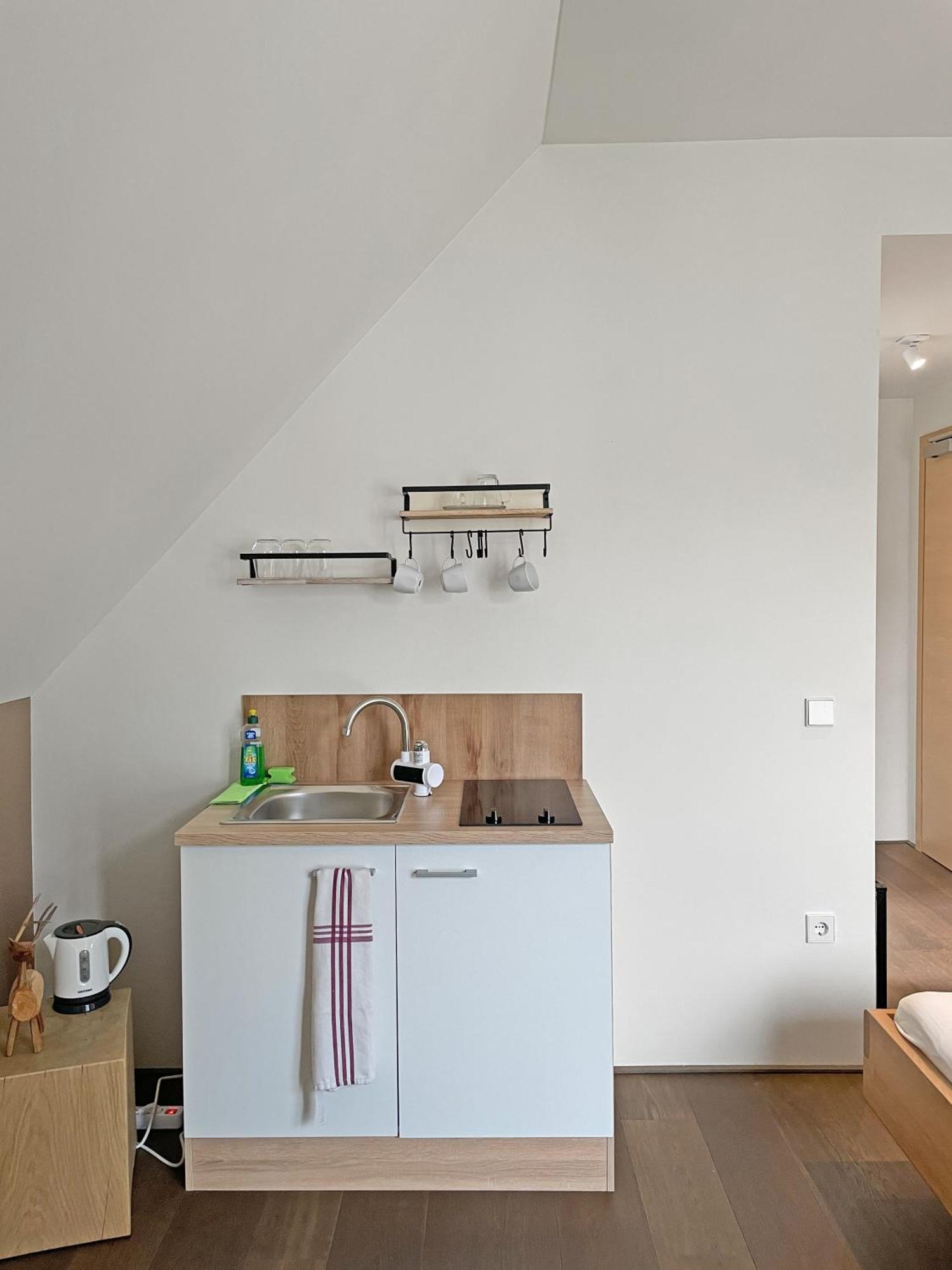 Modernes & Gepflegtes Hotelzimmer Mit Kueche! Bernstadt  Extérieur photo