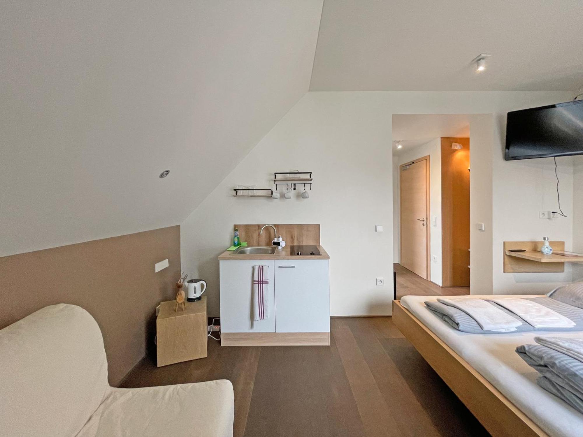 Modernes & Gepflegtes Hotelzimmer Mit Kueche! Bernstadt  Extérieur photo